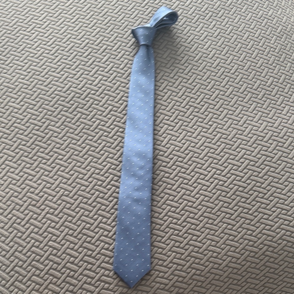 Like new (2.5”) Charles Tyrwhitt Light Blue Dotted Tie